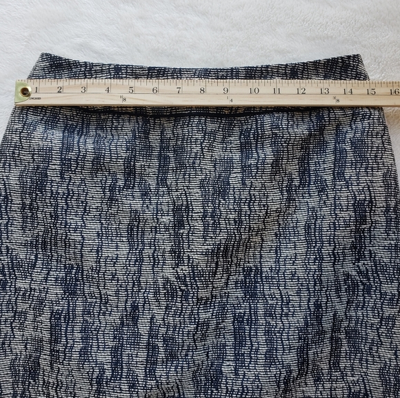 Tahari Women's Textured Black Navy Cream Pencil Skirt Size 4P Petite - Picture 9 of 11